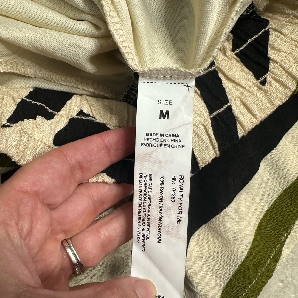 ROYALTY FOR ME Women’s Dolphin Rayon Knit Abstract High Rise Pull On Skort NWOT - Picture 9 of 12